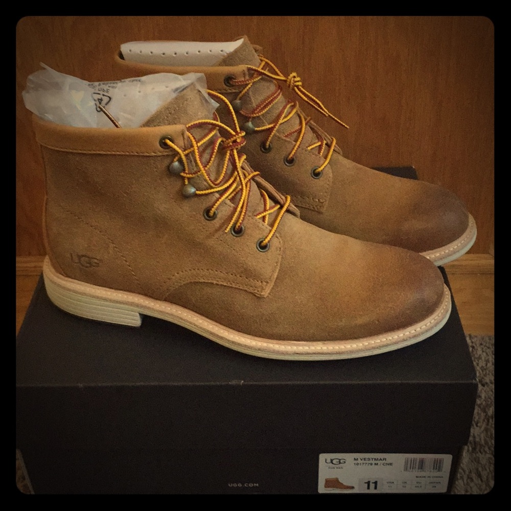 NWT men’s Ugg casual boots size 11
